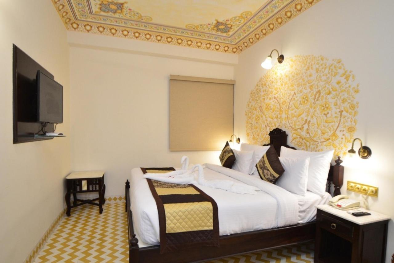 Nirbana Palace - A Heritage Hotel And Spa Jaipur Exteriör bild