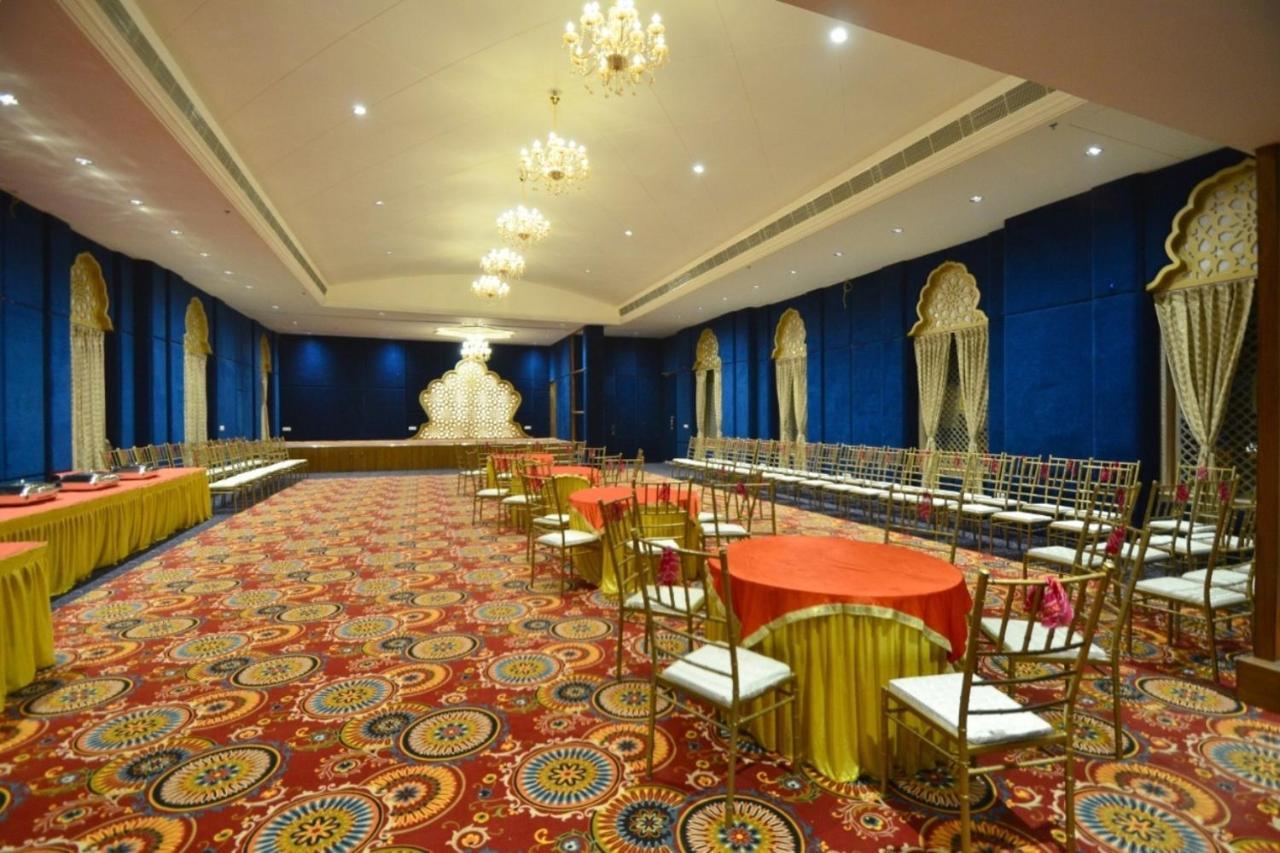 Nirbana Palace - A Heritage Hotel And Spa Jaipur Exteriör bild