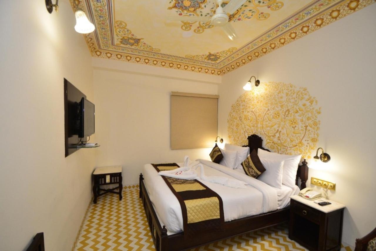 Nirbana Palace - A Heritage Hotel And Spa Jaipur Exteriör bild