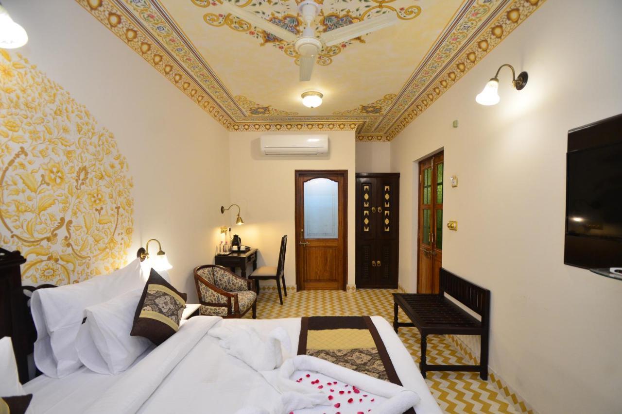 Nirbana Palace - A Heritage Hotel And Spa Jaipur Exteriör bild