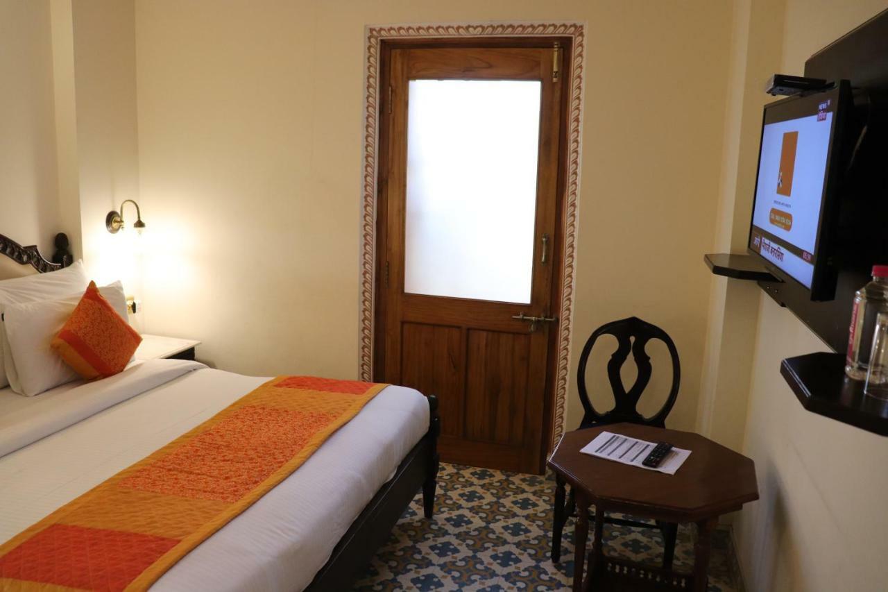 Nirbana Palace - A Heritage Hotel And Spa Jaipur Exteriör bild
