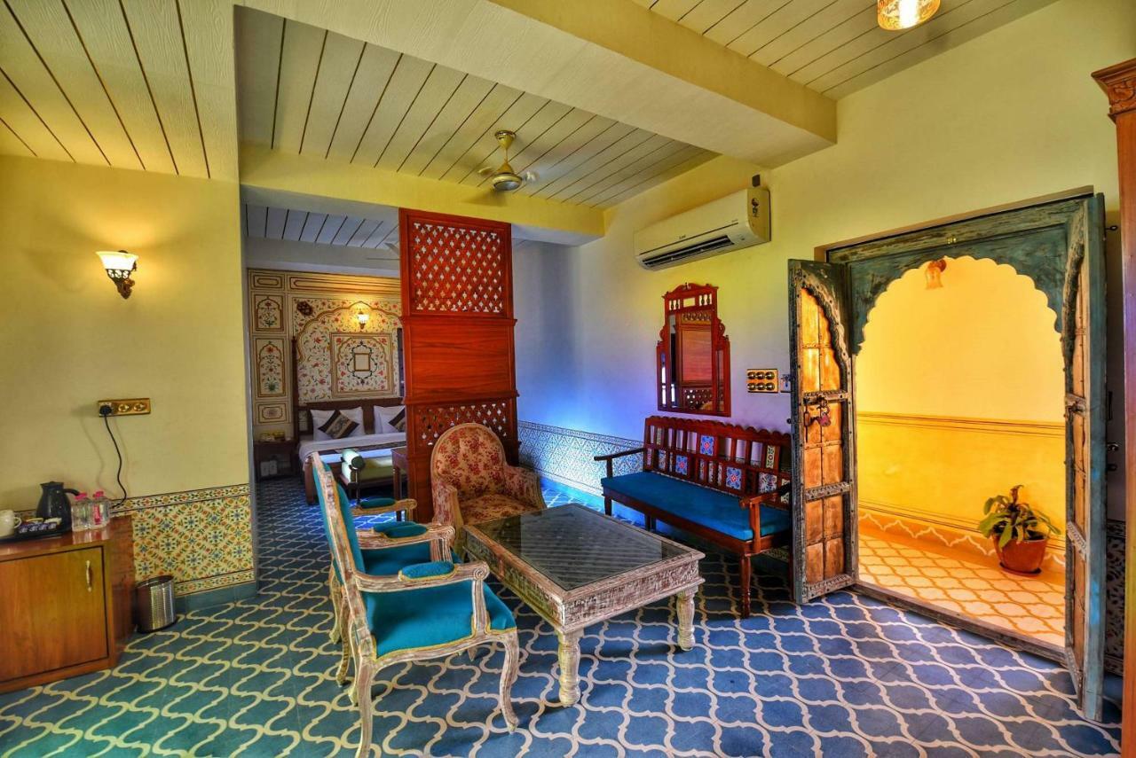 Nirbana Palace - A Heritage Hotel And Spa Jaipur Exteriör bild
