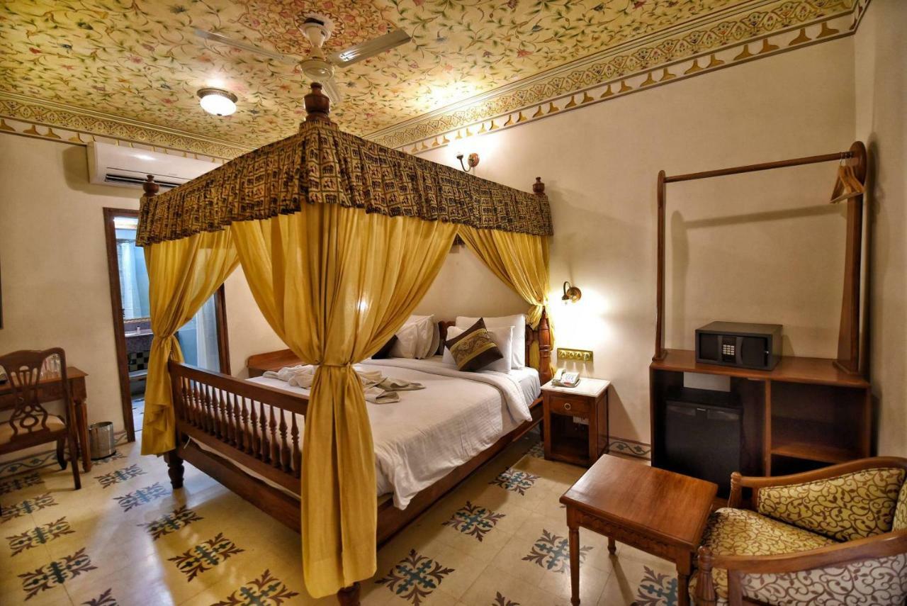 Nirbana Palace - A Heritage Hotel And Spa Jaipur Exteriör bild