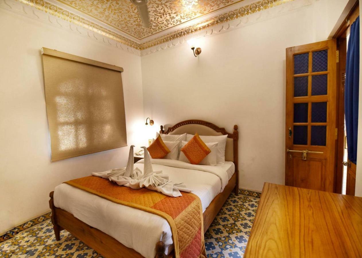 Nirbana Palace - A Heritage Hotel And Spa Jaipur Exteriör bild